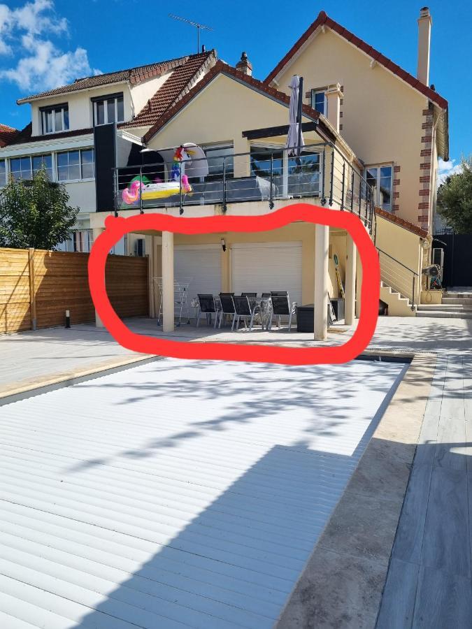 Ferienwohnung Ravissant Studio Avec Parking Prive Et Jardin Rueil-Malmaison Exterior foto
